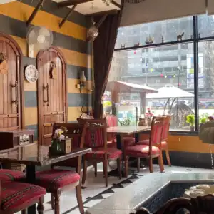Alqasr Aldimashqi Restaurant